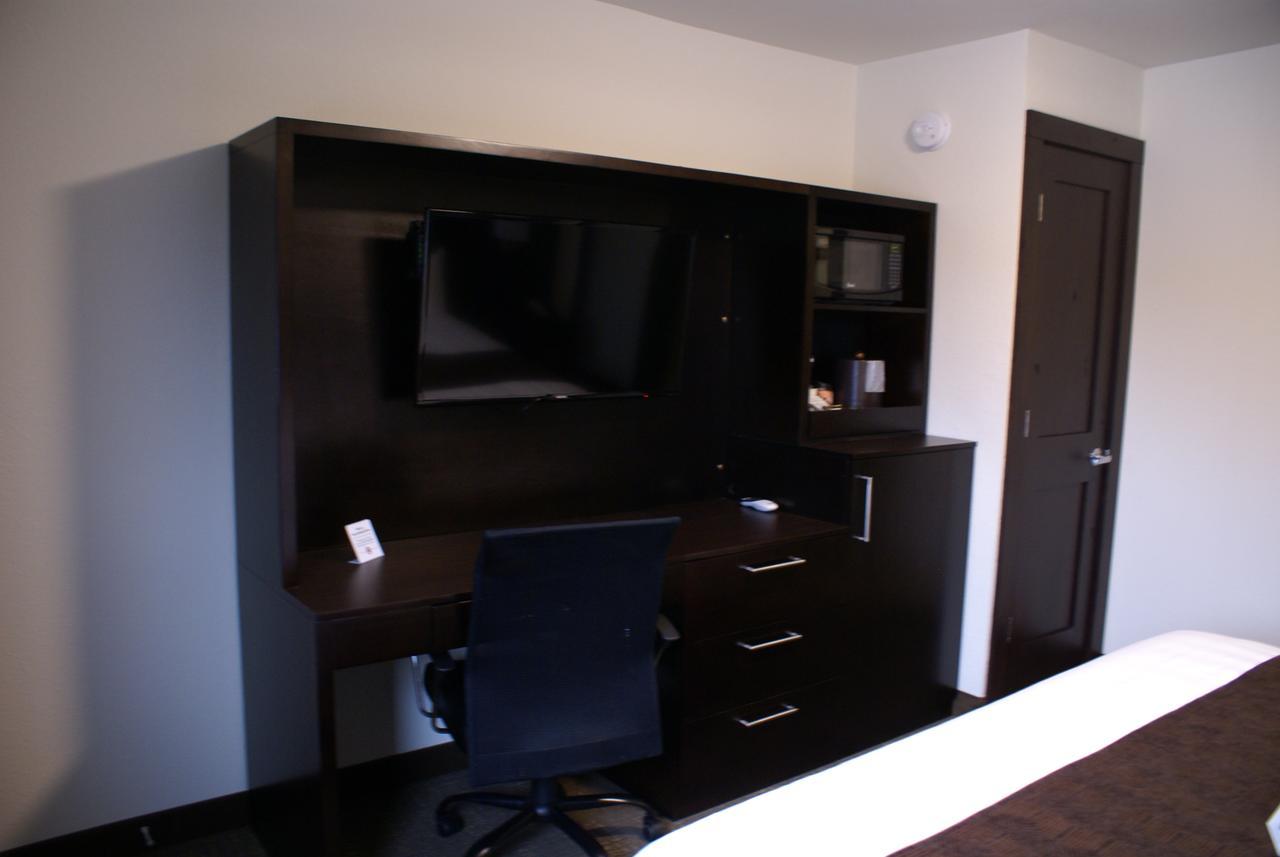 Boarders Inn & Suites By Cobblestone Hotels - Syracuse Εξωτερικό φωτογραφία
