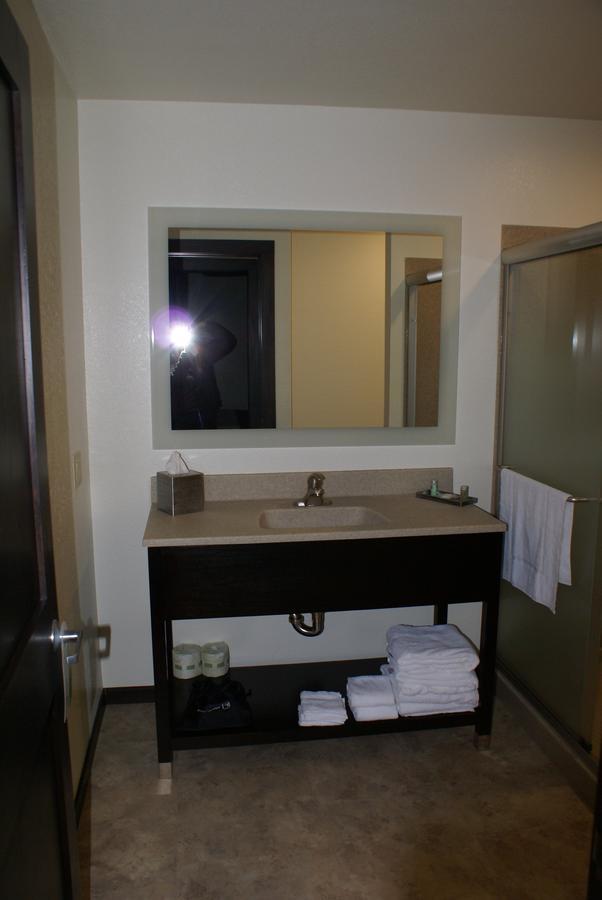 Boarders Inn & Suites By Cobblestone Hotels - Syracuse Εξωτερικό φωτογραφία