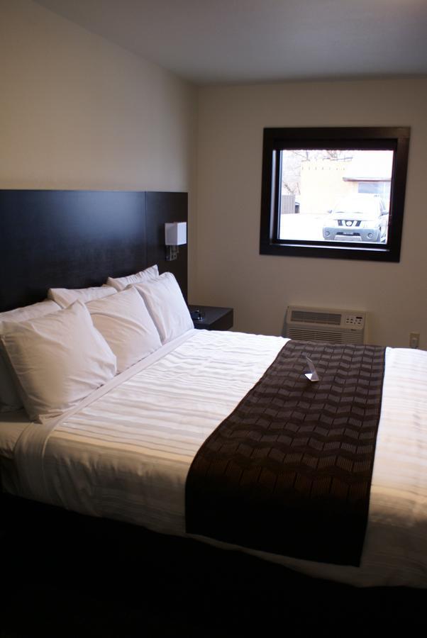 Boarders Inn & Suites By Cobblestone Hotels - Syracuse Εξωτερικό φωτογραφία