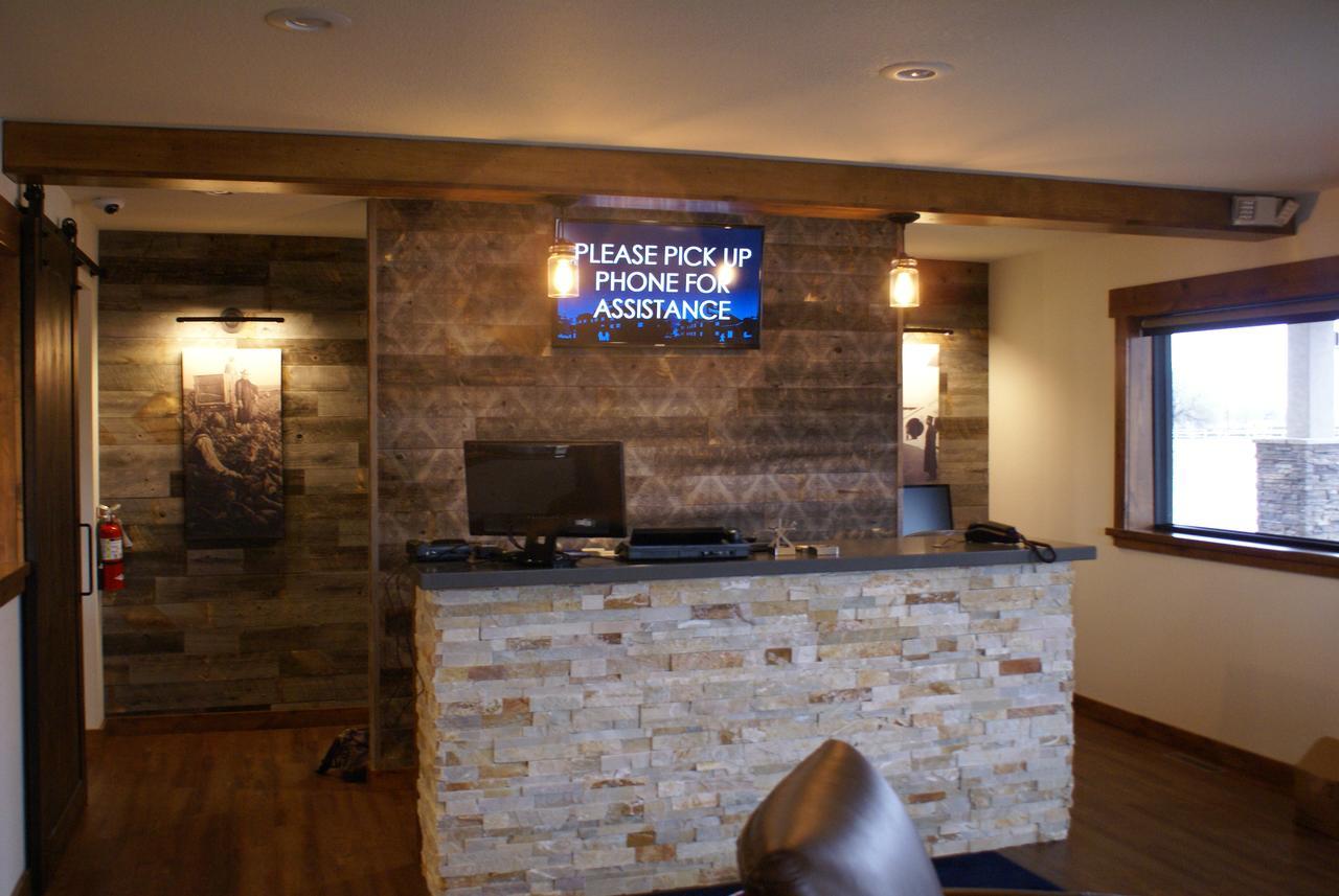 Boarders Inn & Suites By Cobblestone Hotels - Syracuse Εξωτερικό φωτογραφία