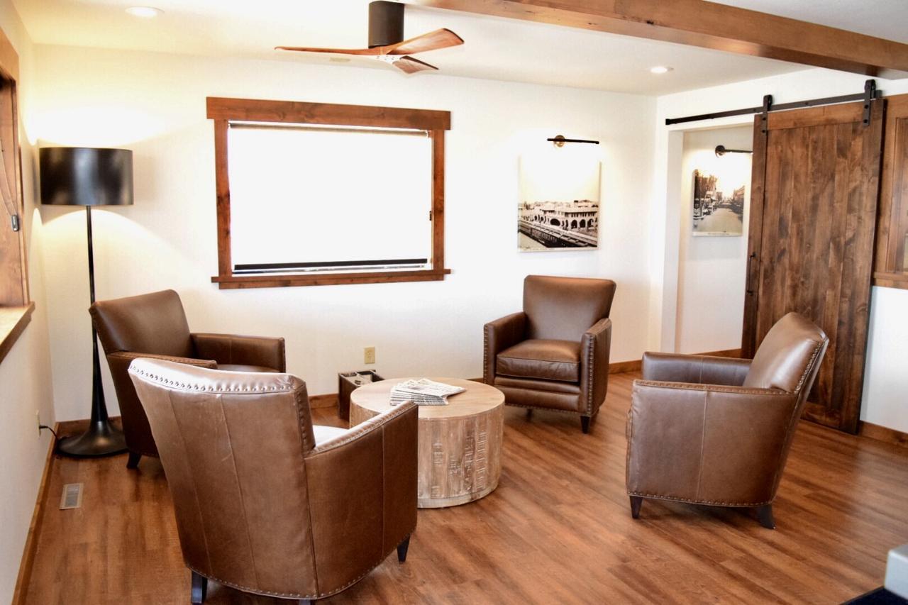 Boarders Inn & Suites By Cobblestone Hotels - Syracuse Εξωτερικό φωτογραφία