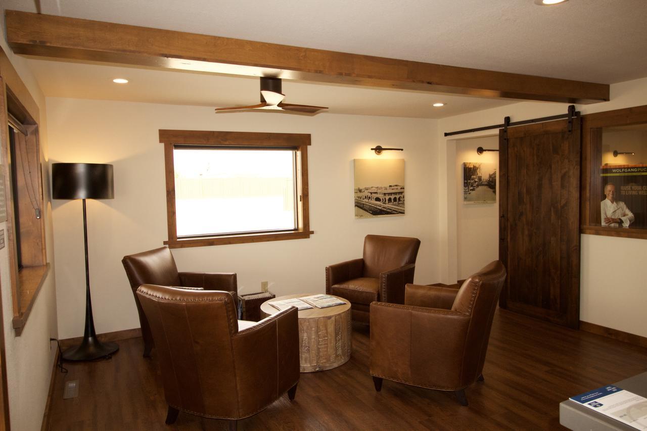 Boarders Inn & Suites By Cobblestone Hotels - Syracuse Εξωτερικό φωτογραφία