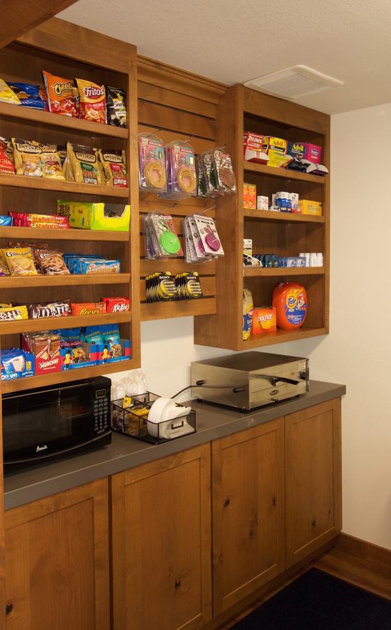 Boarders Inn & Suites By Cobblestone Hotels - Syracuse Εξωτερικό φωτογραφία