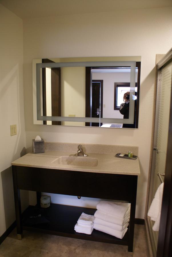 Boarders Inn & Suites By Cobblestone Hotels - Syracuse Δωμάτιο φωτογραφία