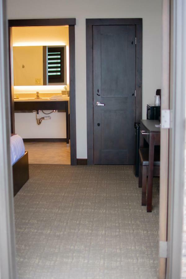 Boarders Inn & Suites By Cobblestone Hotels - Syracuse Εξωτερικό φωτογραφία