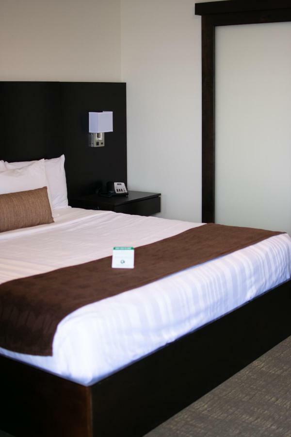 Boarders Inn & Suites By Cobblestone Hotels - Syracuse Εξωτερικό φωτογραφία
