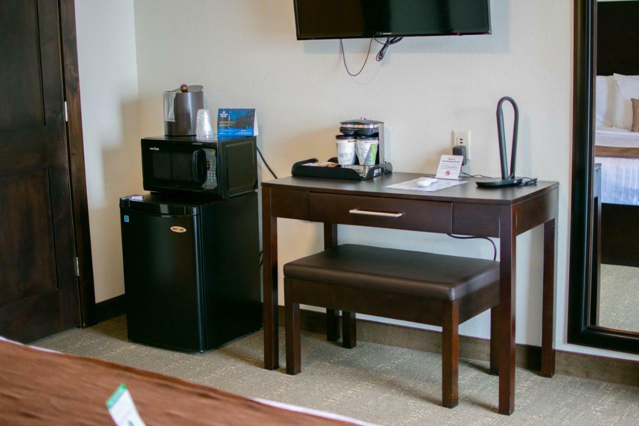 Boarders Inn & Suites By Cobblestone Hotels - Syracuse Εξωτερικό φωτογραφία